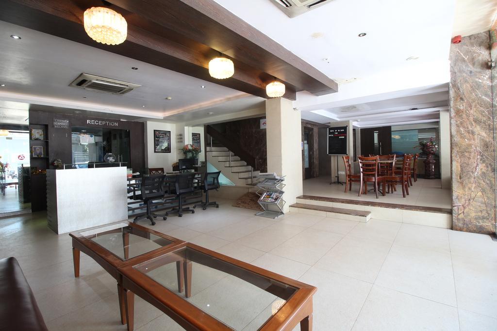 Hotel Samrat Мумбай Екстериор снимка
