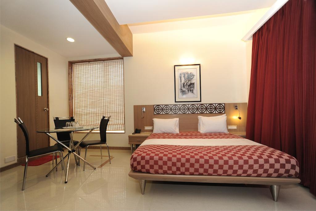 Hotel Samrat Мумбай Екстериор снимка