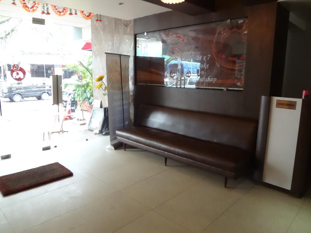 Hotel Samrat Мумбай Екстериор снимка