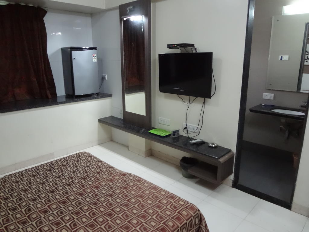 Hotel Samrat Мумбай Екстериор снимка