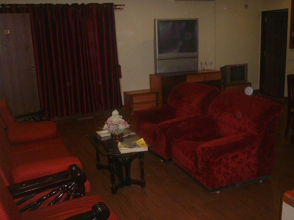 Hotel Samrat Мумбай Екстериор снимка